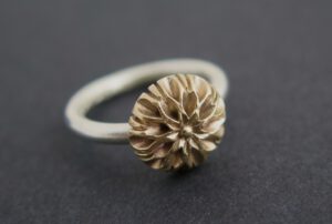 Dahlia gold ring