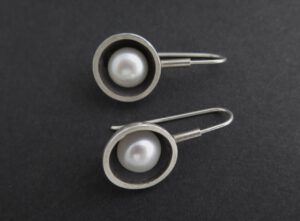 Pearl dome earrings