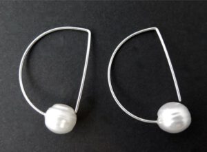 Minimal D pearl hoops