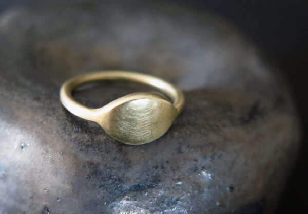 Roman gold petite ring