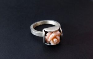 Coral fold box ring