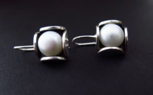 Pearl Fold Box Earrings