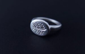 Petite Olive Branch ring