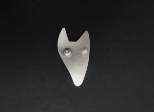 Amulet seeker brooch