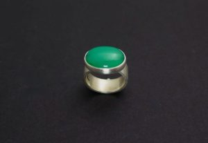 Chrysoprase cabachon ring
