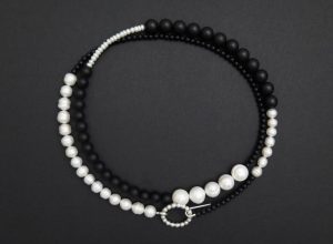 Domino neckpiece